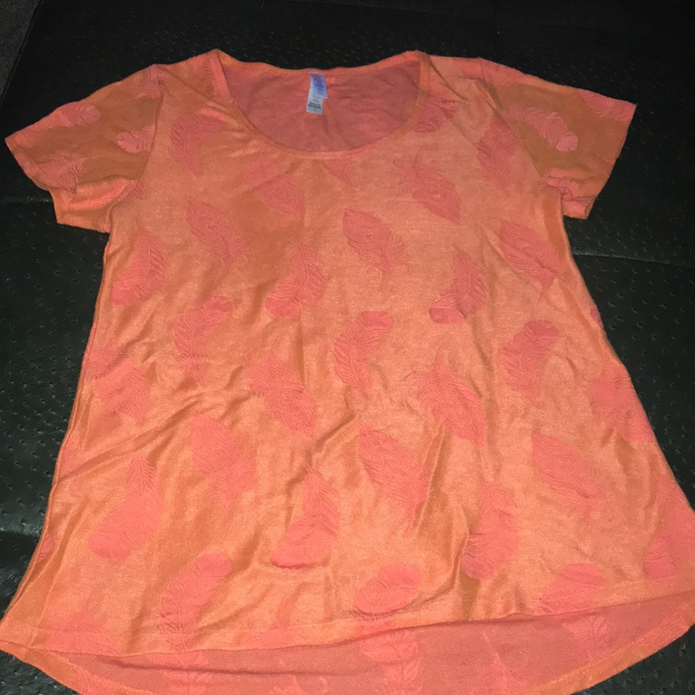 LuLaRoe Classic Tee, Small